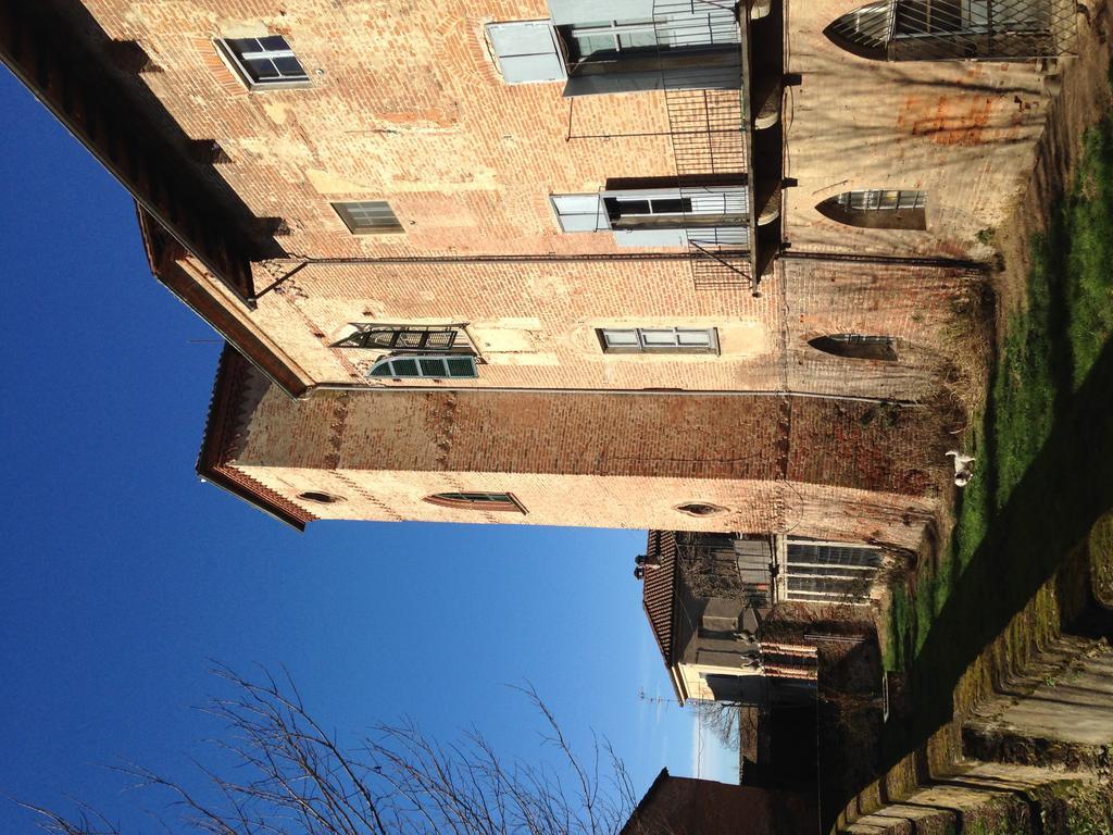 Castello Sannazzaro B&B Giarole Luaran gambar
