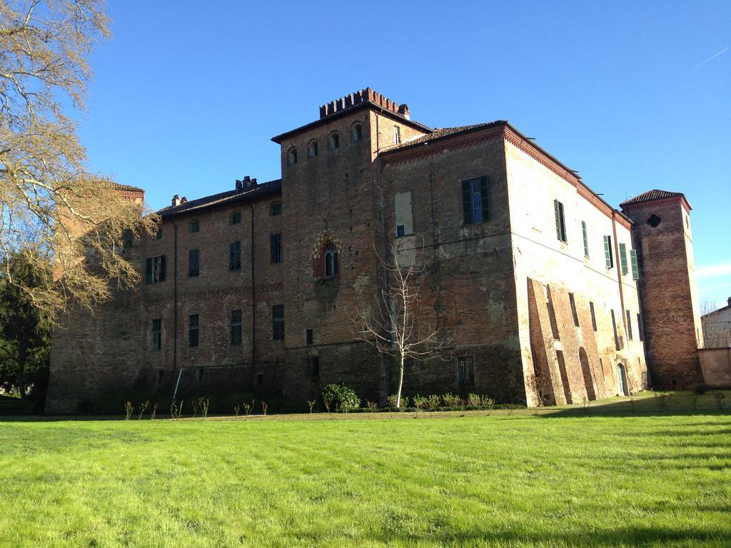 Castello Sannazzaro B&B Giarole Luaran gambar